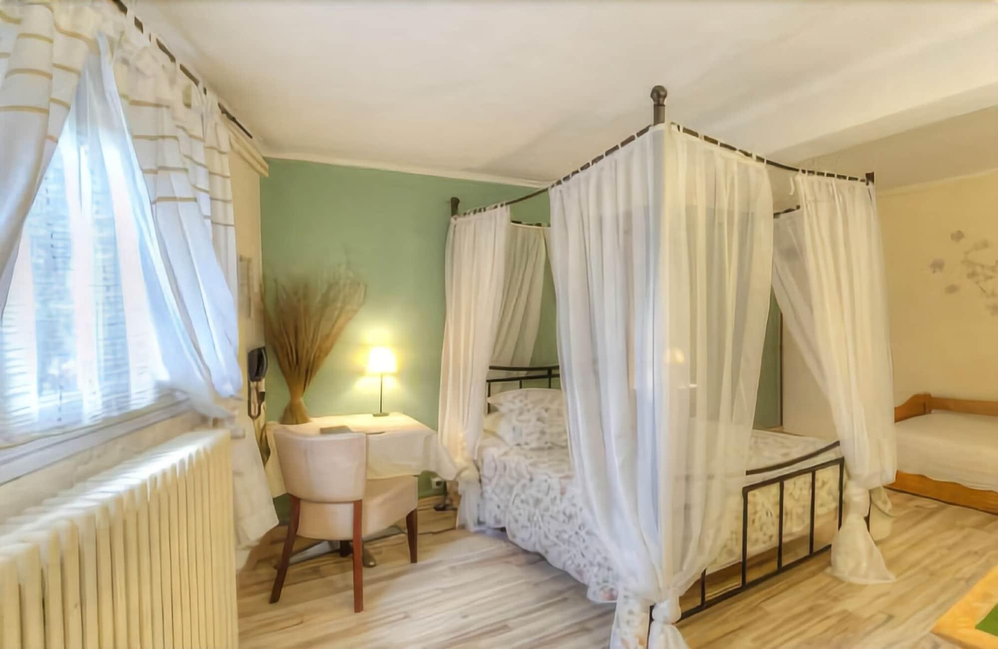 Logis Le Printemps Hotel Restaurant - Монтелимар Экстерьер фото