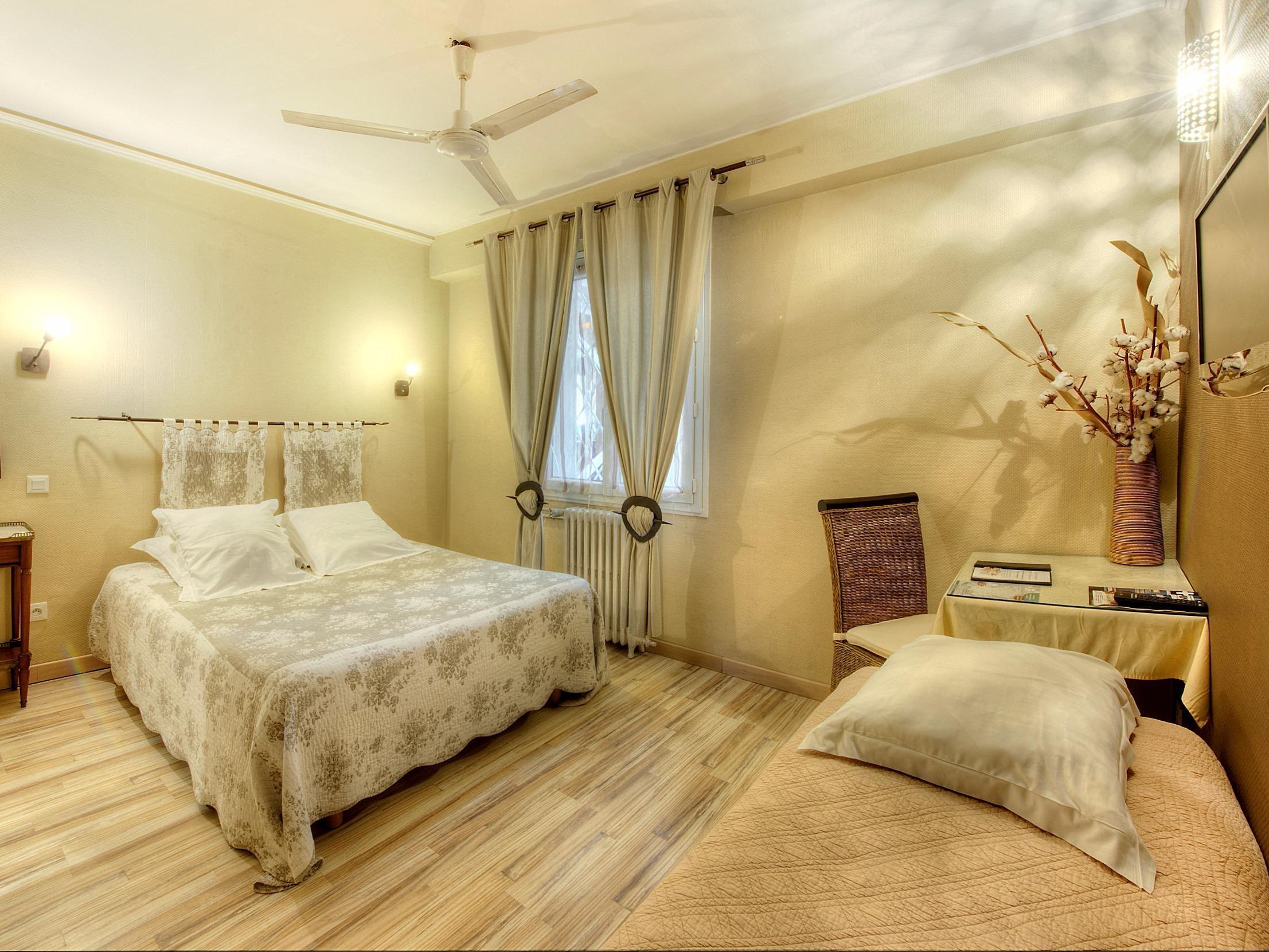 Logis Le Printemps Hotel Restaurant - Монтелимар Экстерьер фото